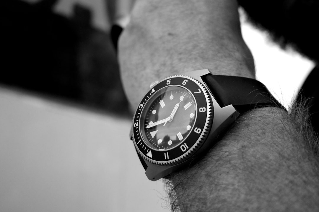 Analog wristwatch, a reference image for checking dial, case and water-resistance markings